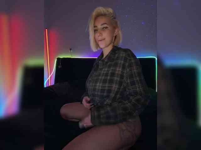 -AmazingBlonde- webcam