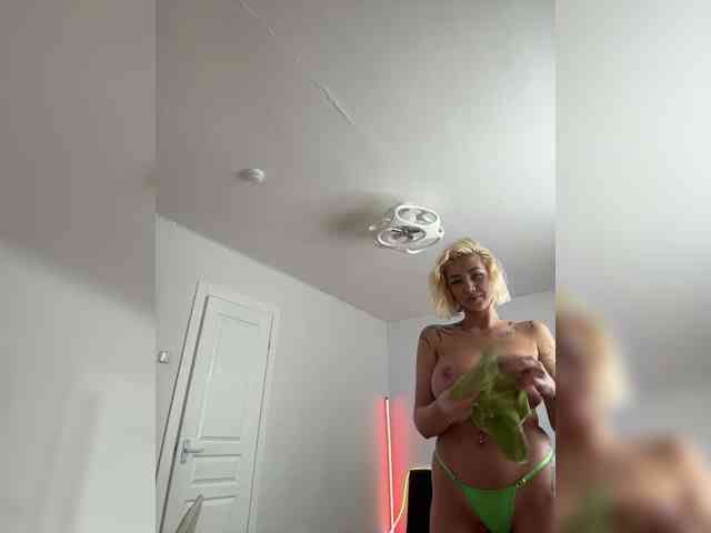 -AmazingBlonde- webcam