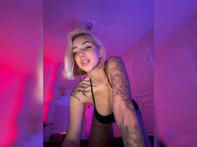 -AmazingBlonde- webcam