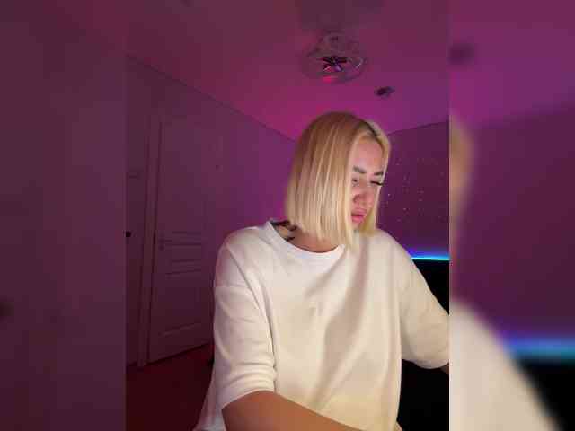 -AmazingBlonde- webcam