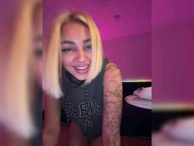 -AmazingBlonde- webcam