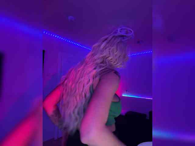 -AmazingBlonde- webcam