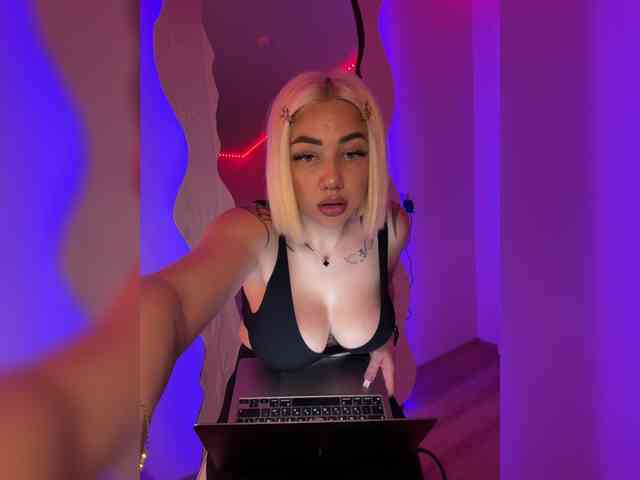 -AmazingBlonde- webcam