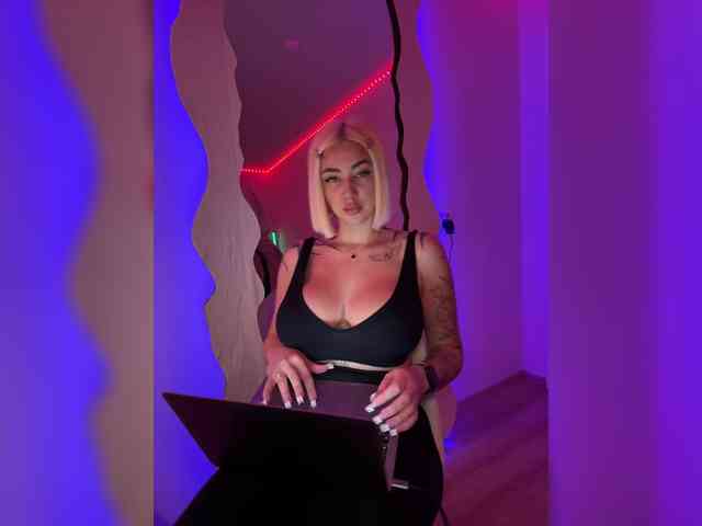 -AmazingBlonde- webcam