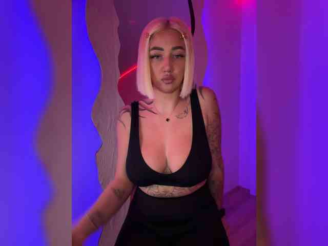 -AmazingBlonde- webcam