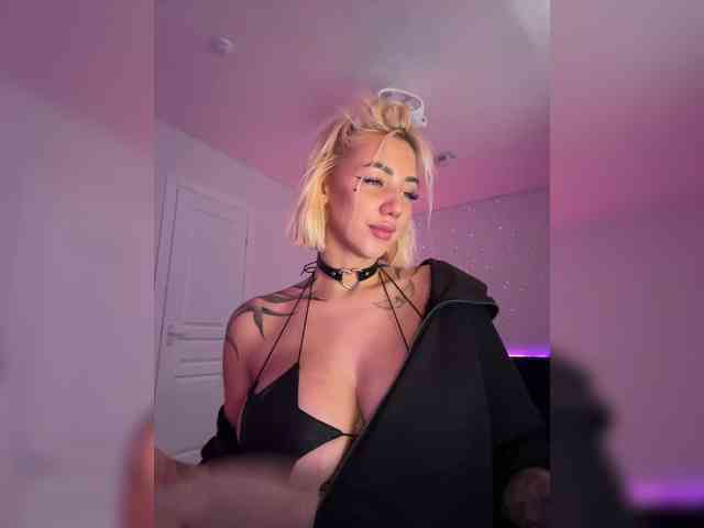 -AmazingBlonde- webcam