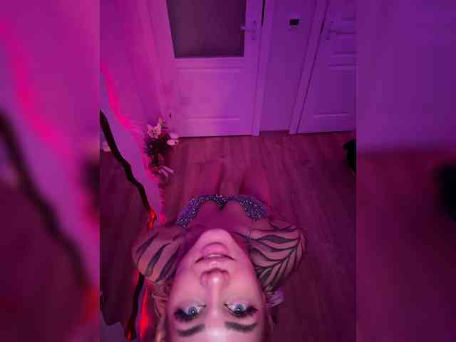 -AmazingBlonde- webcam