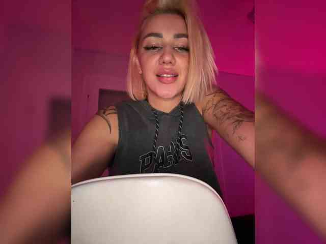 -AmazingBlonde- webcam