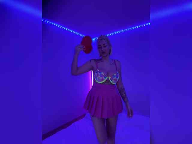 -AmazingBlonde- webcam