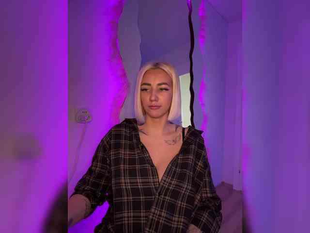 -AmazingBlonde- webcam