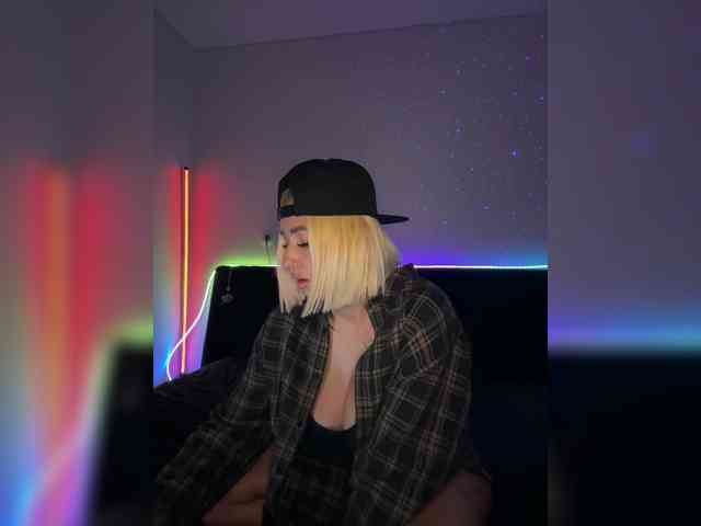 -AmazingBlonde- webcam