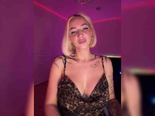 -AmazingBlonde- webcam