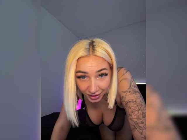 -AmazingBlonde- webcam