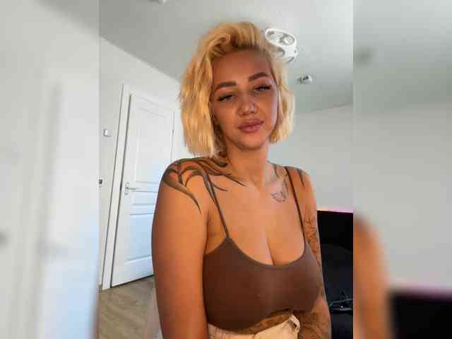 -AmazingBlonde- webcam