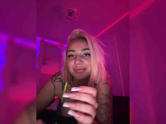 -AmazingBlonde- webcam