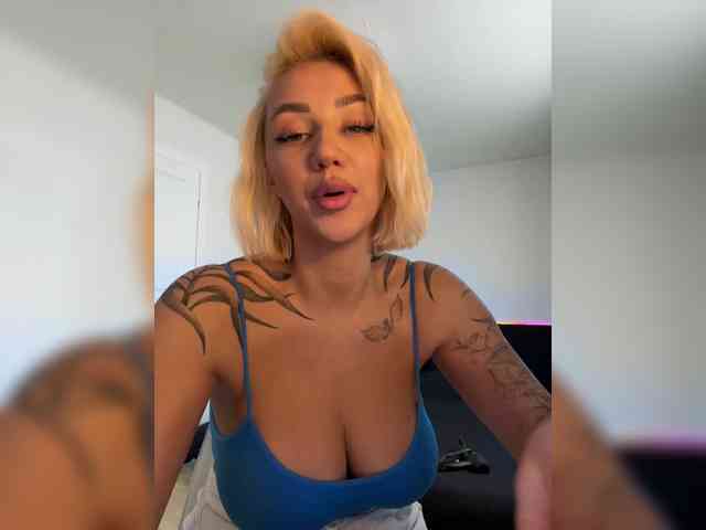 -AmazingBlonde- webcam