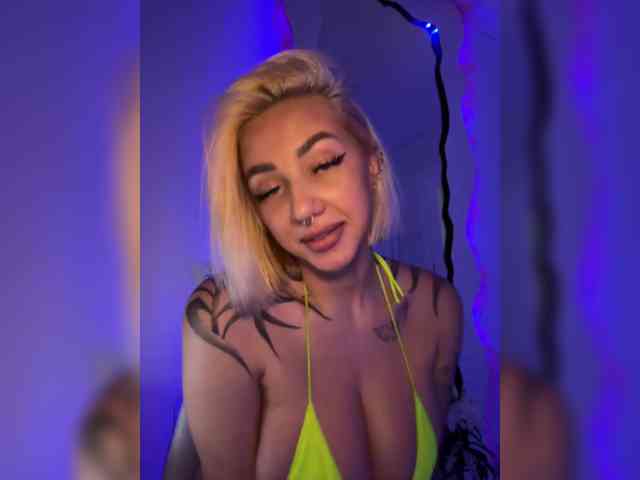 -AmazingBlonde- webcam