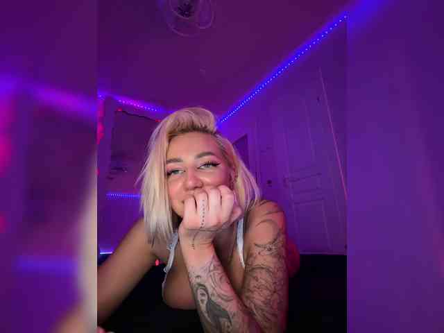 -AmazingBlonde- webcam