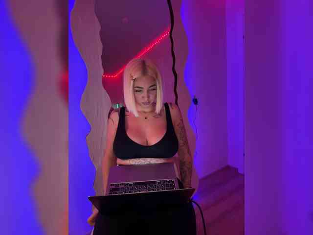 -AmazingBlonde- webcam