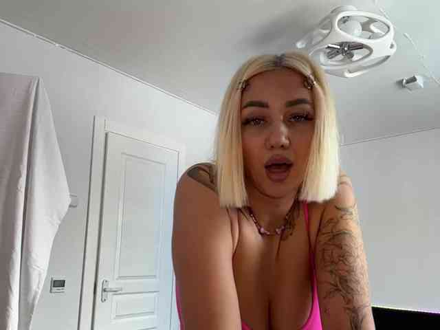 -AmazingBlonde- webcam