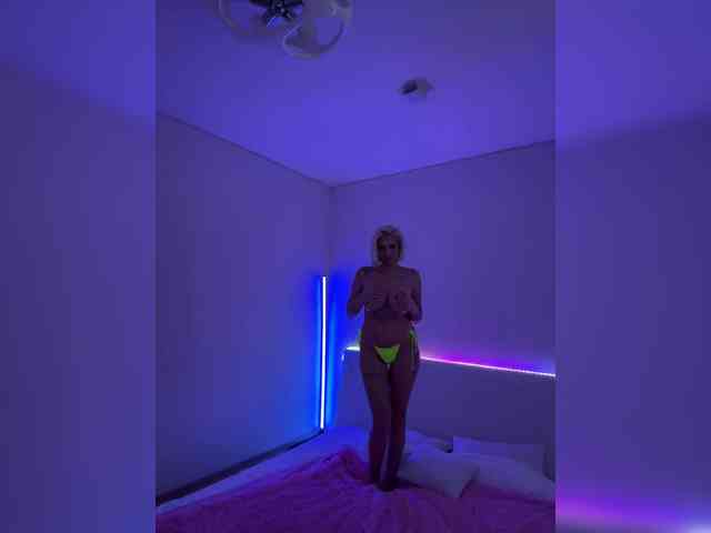 -AmazingBlonde- webcam