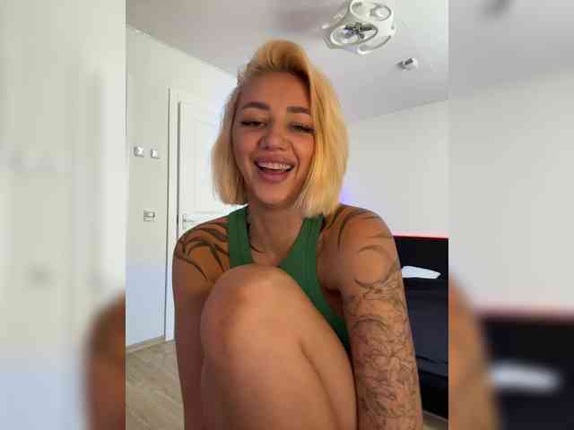 -AmazingBlonde- webcam