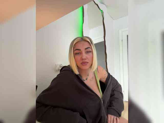 -AmazingBlonde- webcam