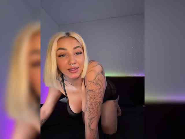 -AmazingBlonde- webcam