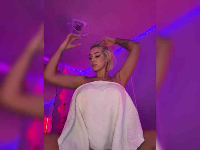 -AmazingBlonde- webcam