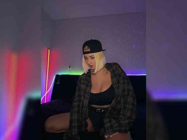 -AmazingBlonde- webcam