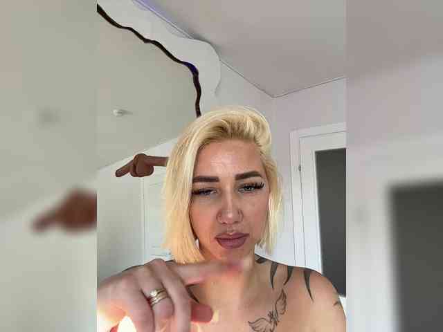 -AmazingBlonde- webcam
