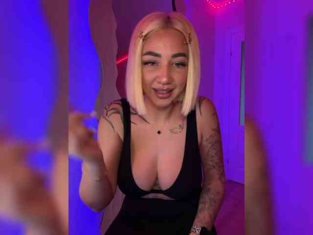 -AmazingBlonde- webcam