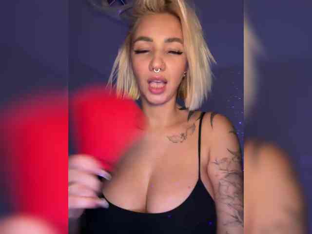 -AmazingBlonde- webcam