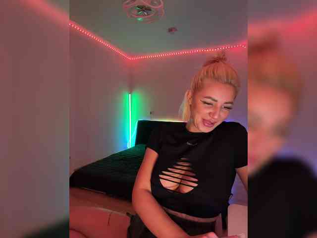 -AmazingBlonde- webcam