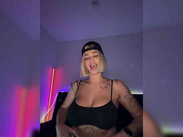 -AmazingBlonde- webcam