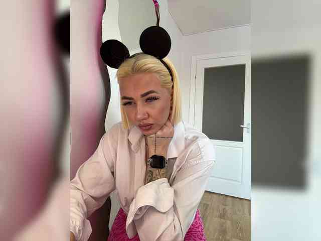 -AmazingBlonde- webcam