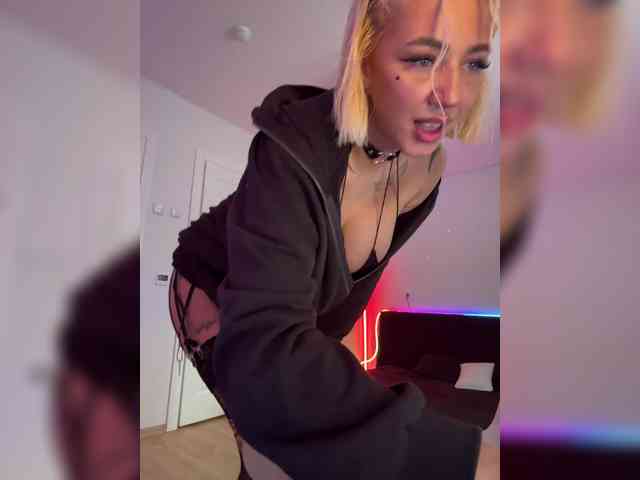 -AmazingBlonde- webcam