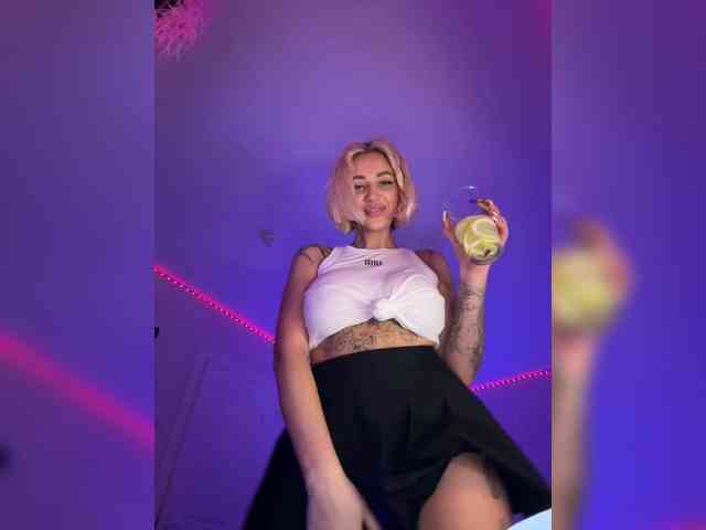 -AmazingBlonde- webcam