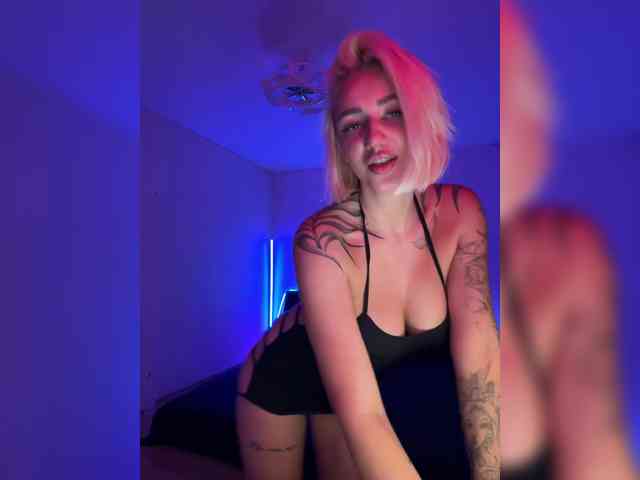 -AmazingBlonde- webcam