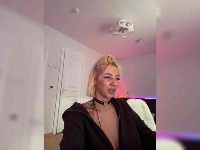 -AmazingBlonde- webcam