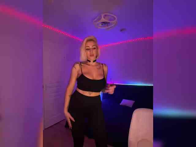 -AmazingBlonde- webcam