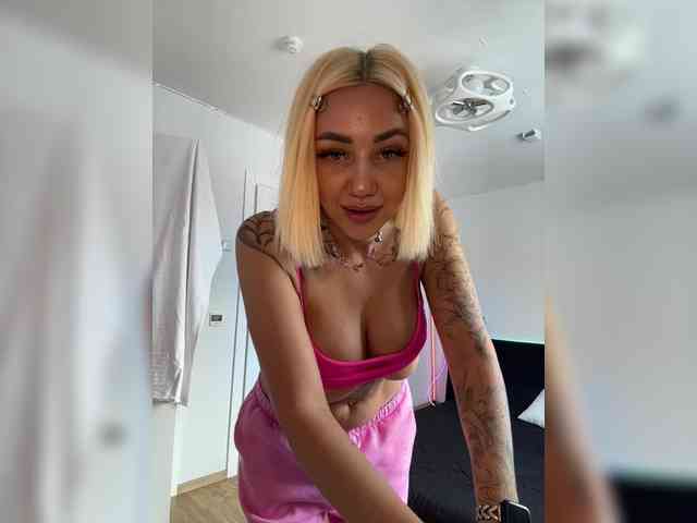 -AmazingBlonde- webcam