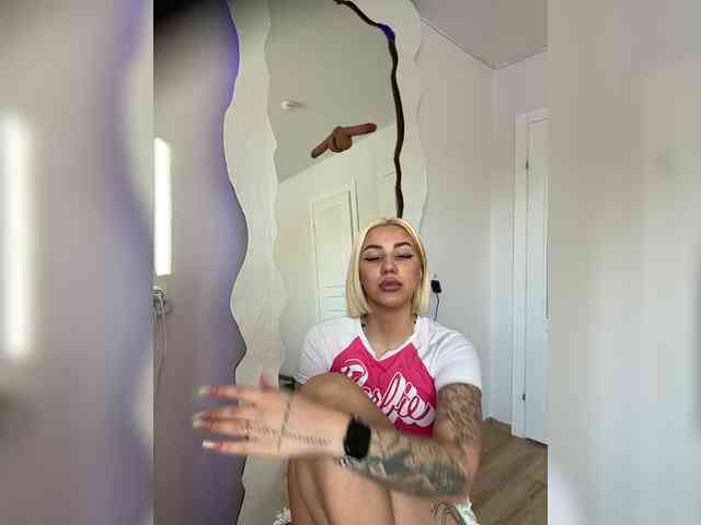 -AmazingBlonde- webcam