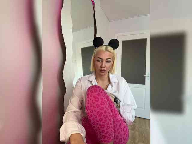 -AmazingBlonde- webcam