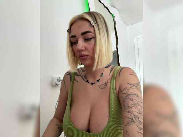 -AmazingBlonde- webcam