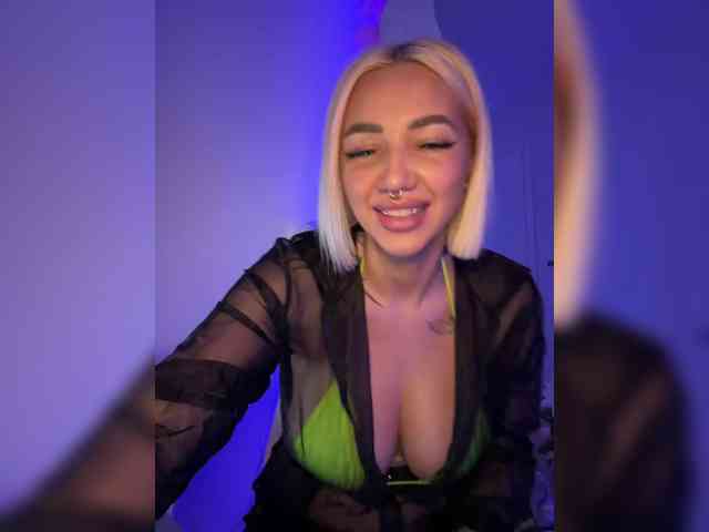 -AmazingBlonde- webcam