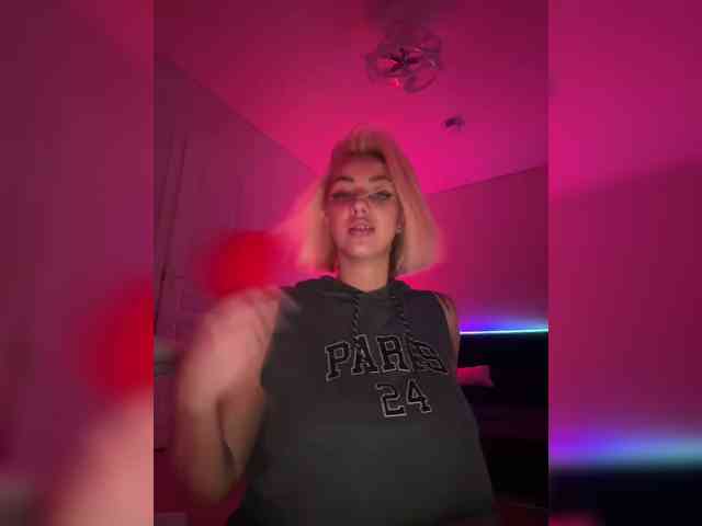 -AmazingBlonde- webcam