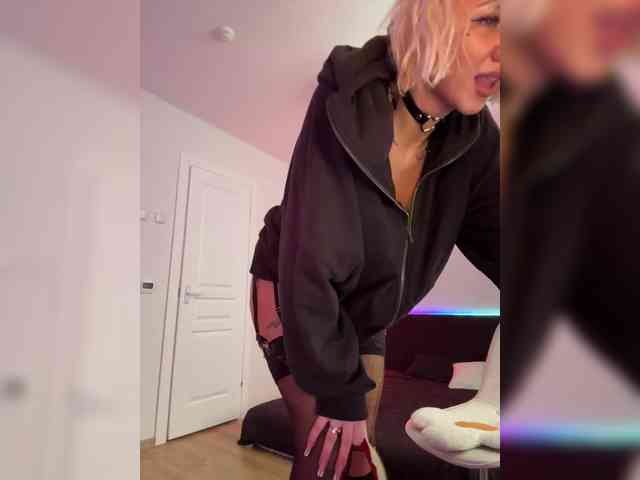 -AmazingBlonde- Live Webcam on BongaCams