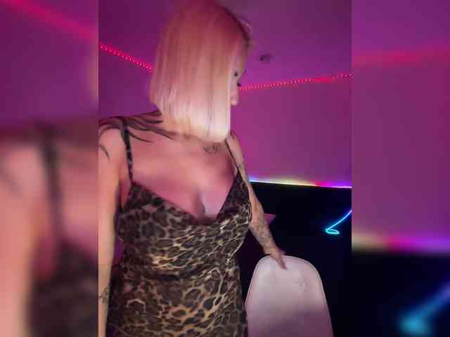 -AmazingBlonde- webcam