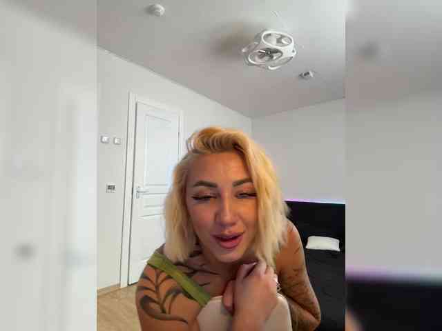 -AmazingBlonde- webcam